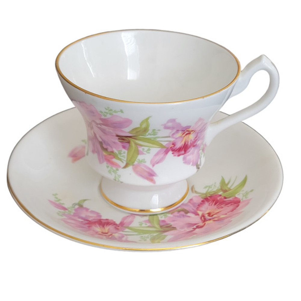 Vintage MCM 1960s Windsor Bone‎ China Tea Cup and Saucer England Gold Trim